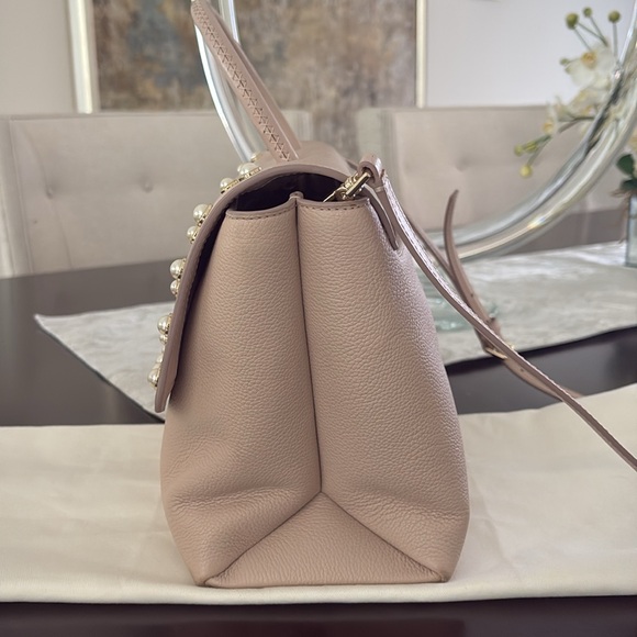 Kate Spade Serrano Place Pearl Dorina $550 MSRP. COLLECTIBLE;  w/ a dust bag - Picture 7 of 14